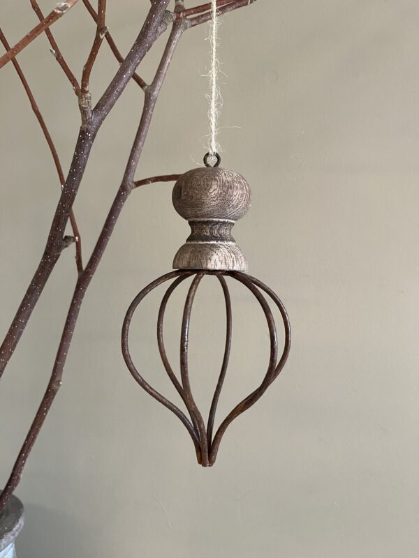 Roesthanger mosbal met houtdetail