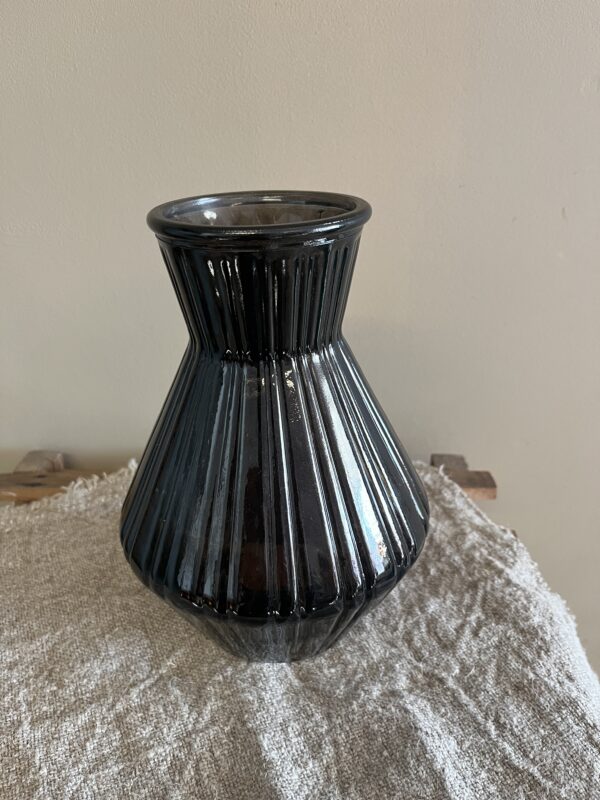Glazen vaas zwart met ribbelmotief – 21 cm - Afbeelding 4
